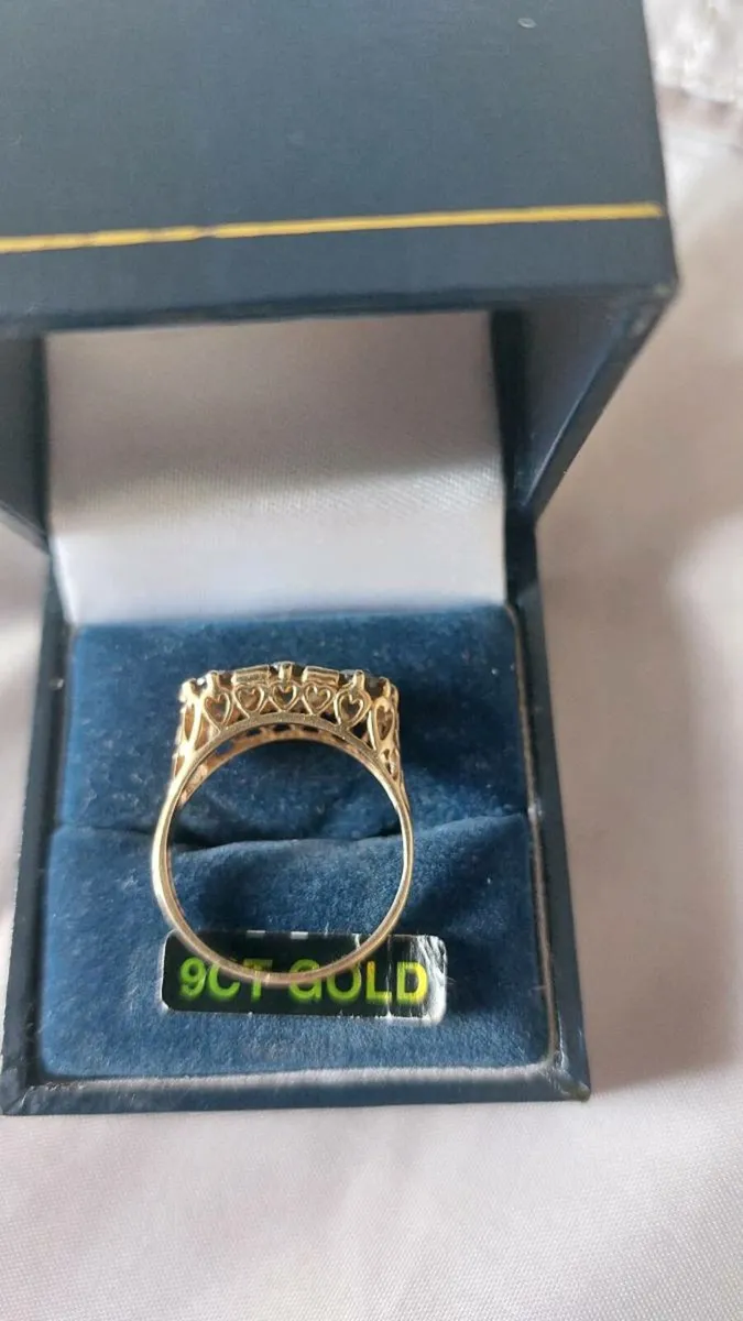 9ct gold ring - Image 1