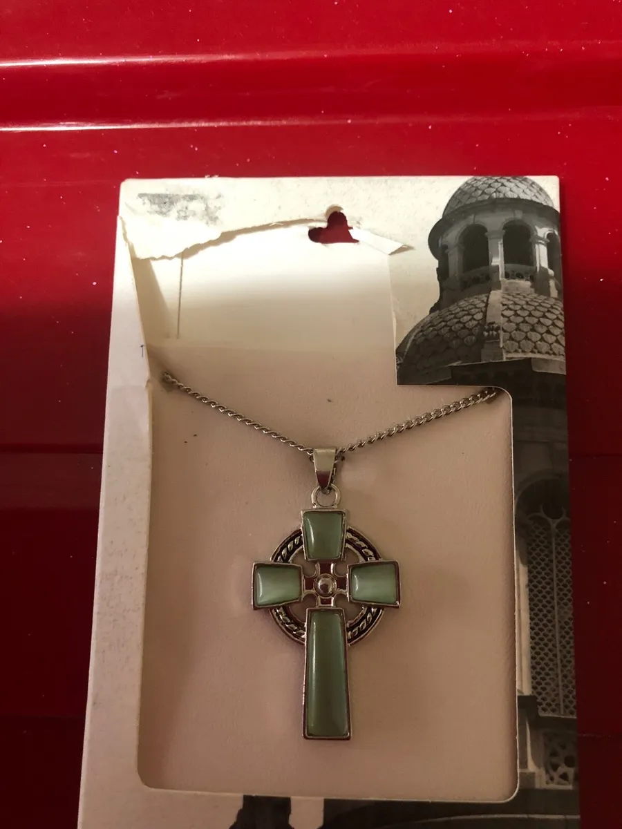 Ladies sliver necklace €25 - Image 2