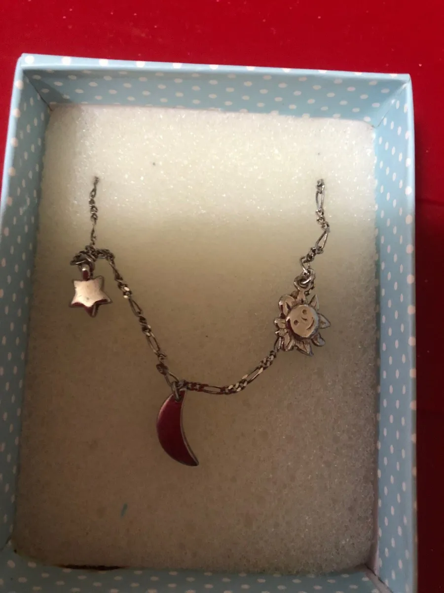 Child’s sliver bracelet €15 - Image 1