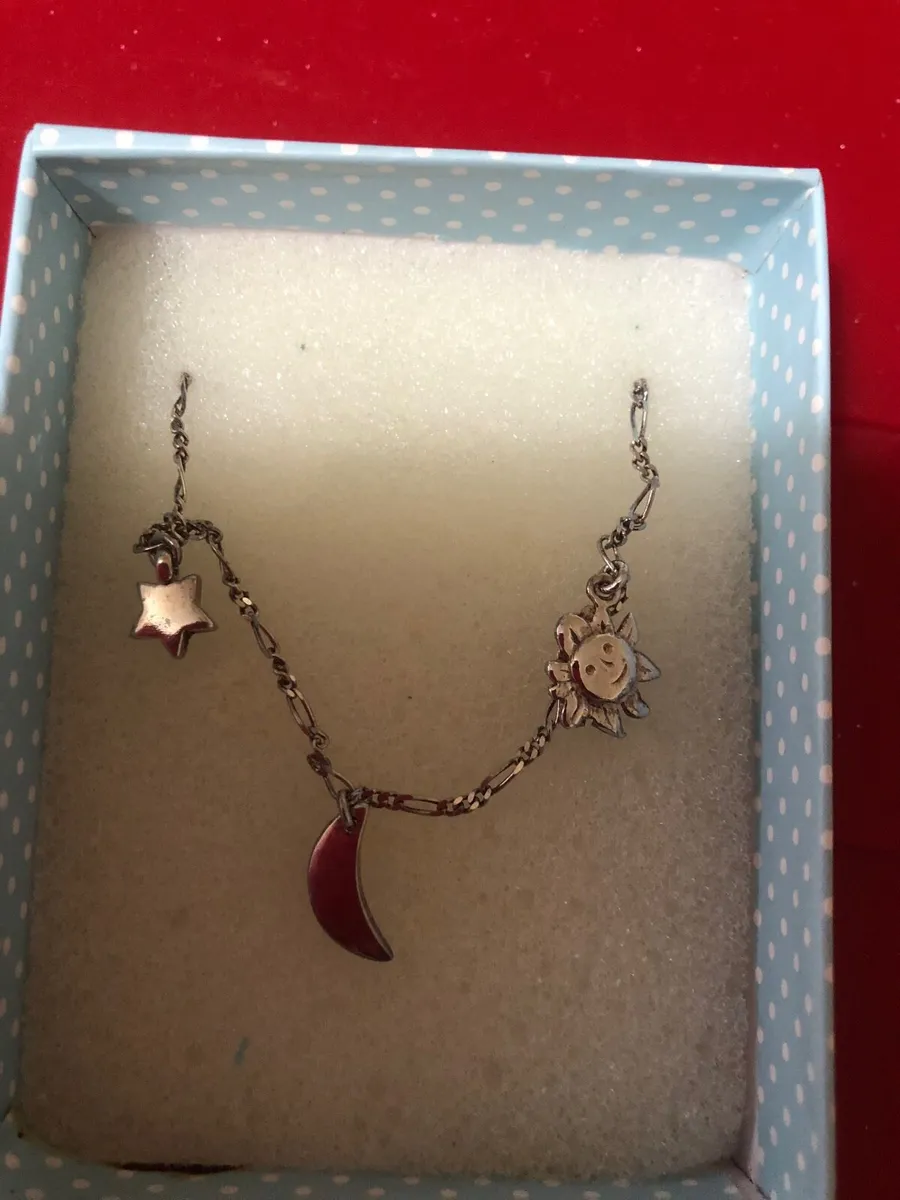 Child’s sliver bracelet €15 - Image 3