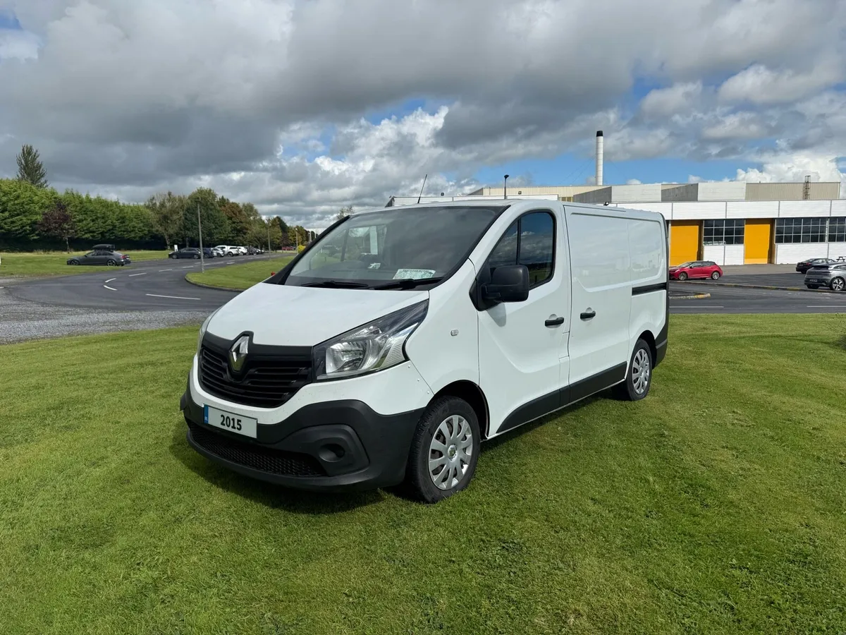 2015 Renault Trafic - Image 1