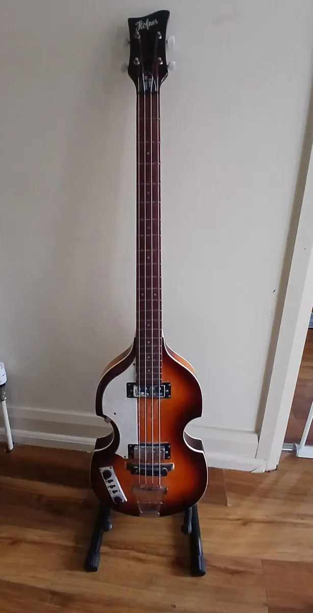 Left Handed bass guitar - Image 1