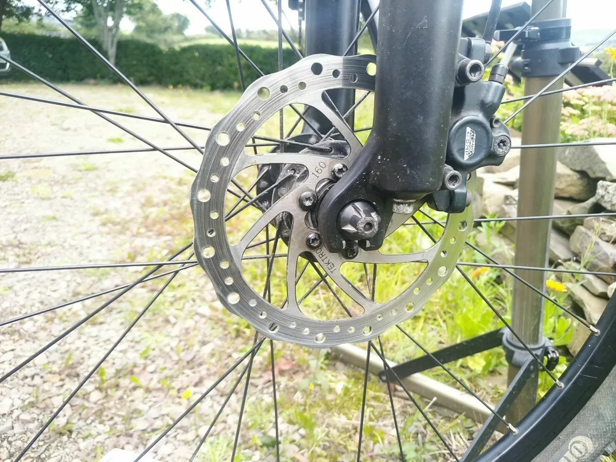 GT Avalanche 3.0 Hardtail XC/Trail Mountain Bike - Image 2
