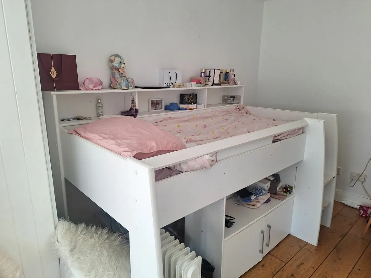 Bed - Image 1