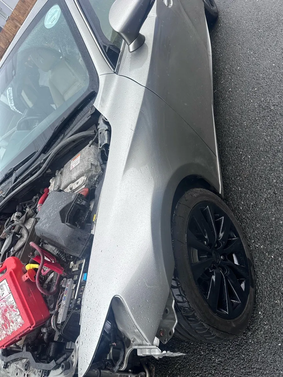 Lexus Is300h 2015 - Image 1