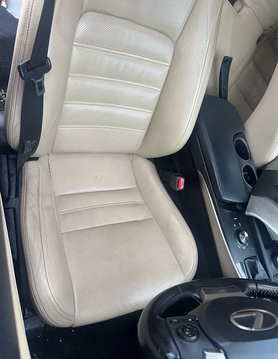 Lexus Is300h 2015 - Image 2