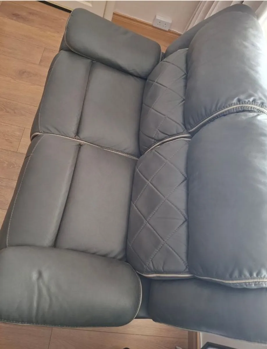 3+2 seat recliner suite - Image 2