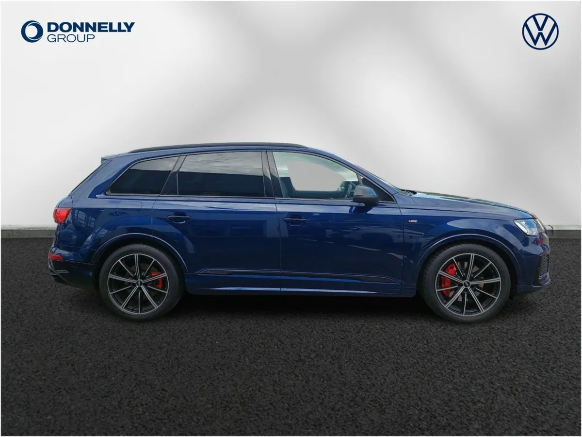 Audi Q7 Diesel Estate Black Edition - Image 4