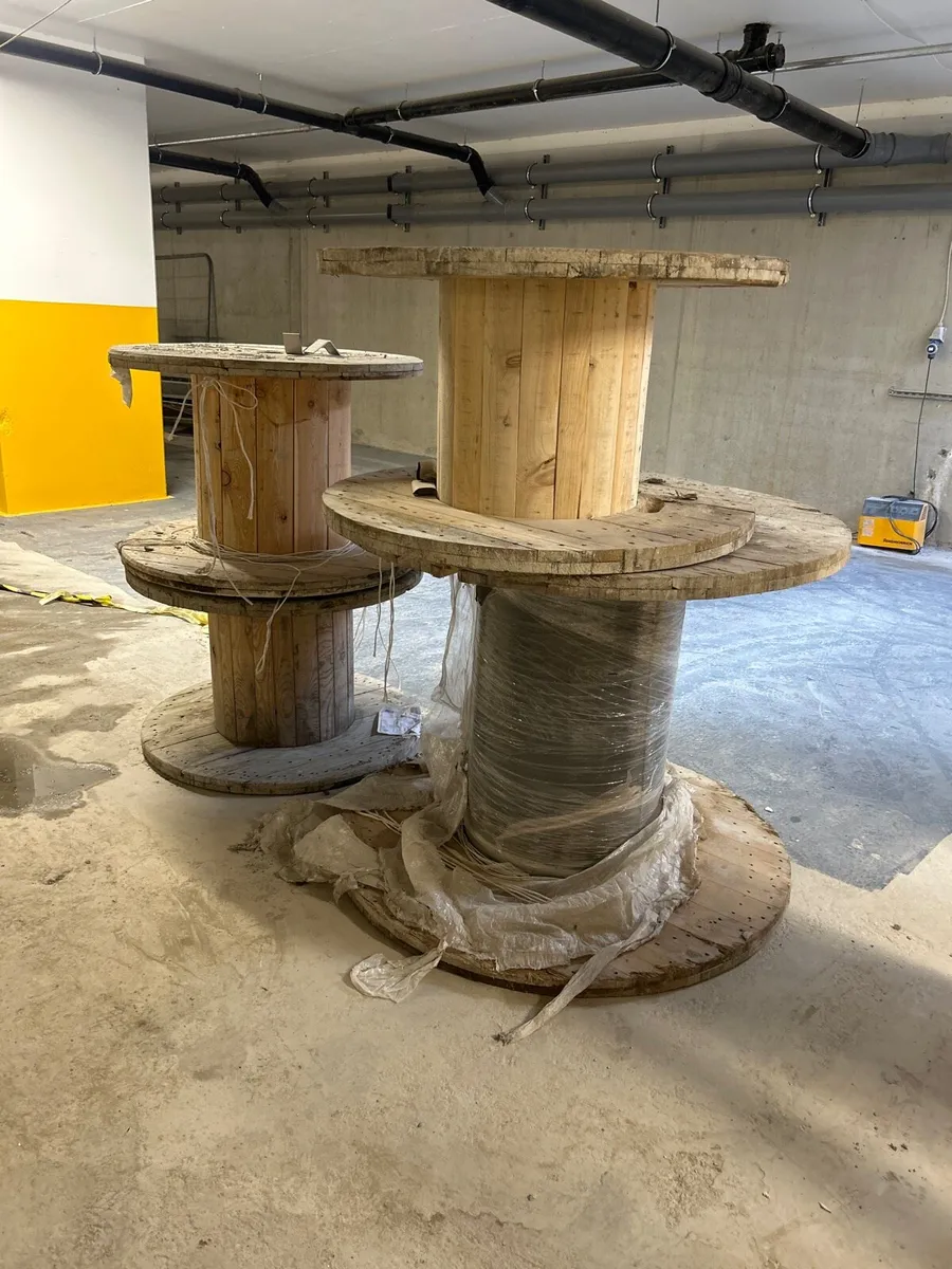 Empty cable reels - Image 1