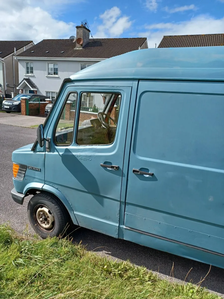 Camper van - Image 4