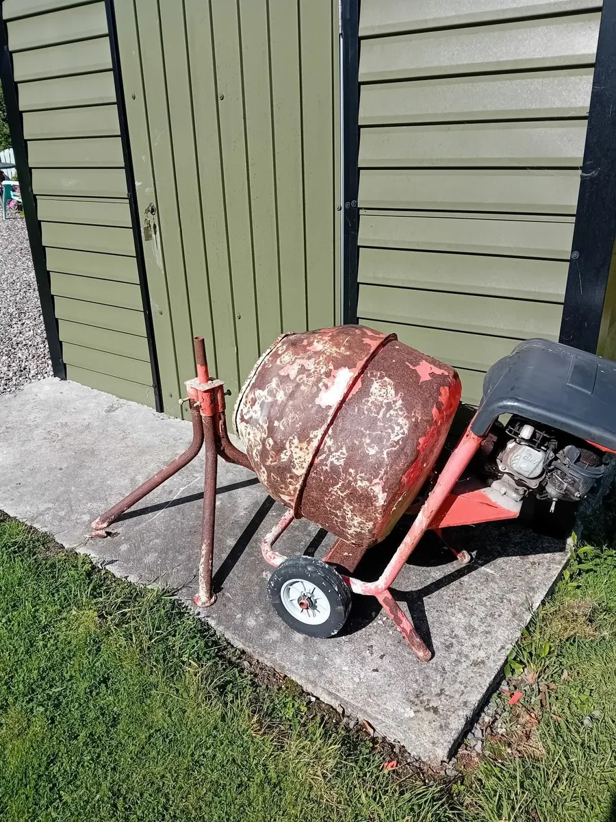 Petrol cement mixer with Brinks engine - Image 2