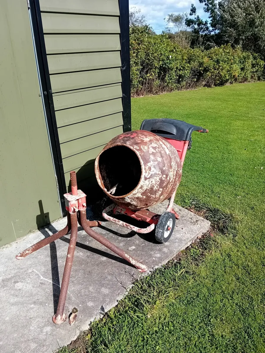 Petrol cement mixer with Brinks engine - Image 3
