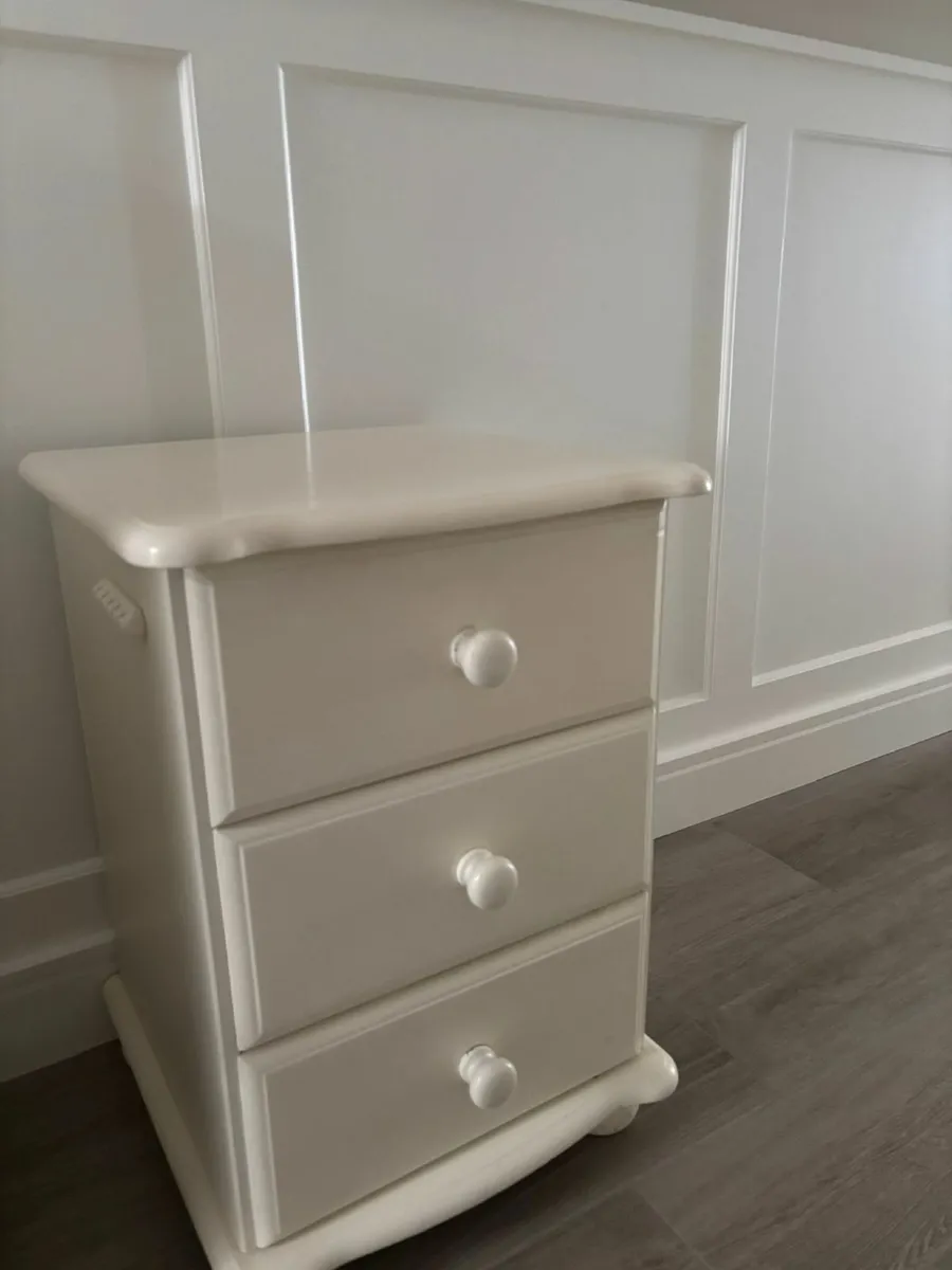 Bedroom Furniture - selling to clear !! - Image 1