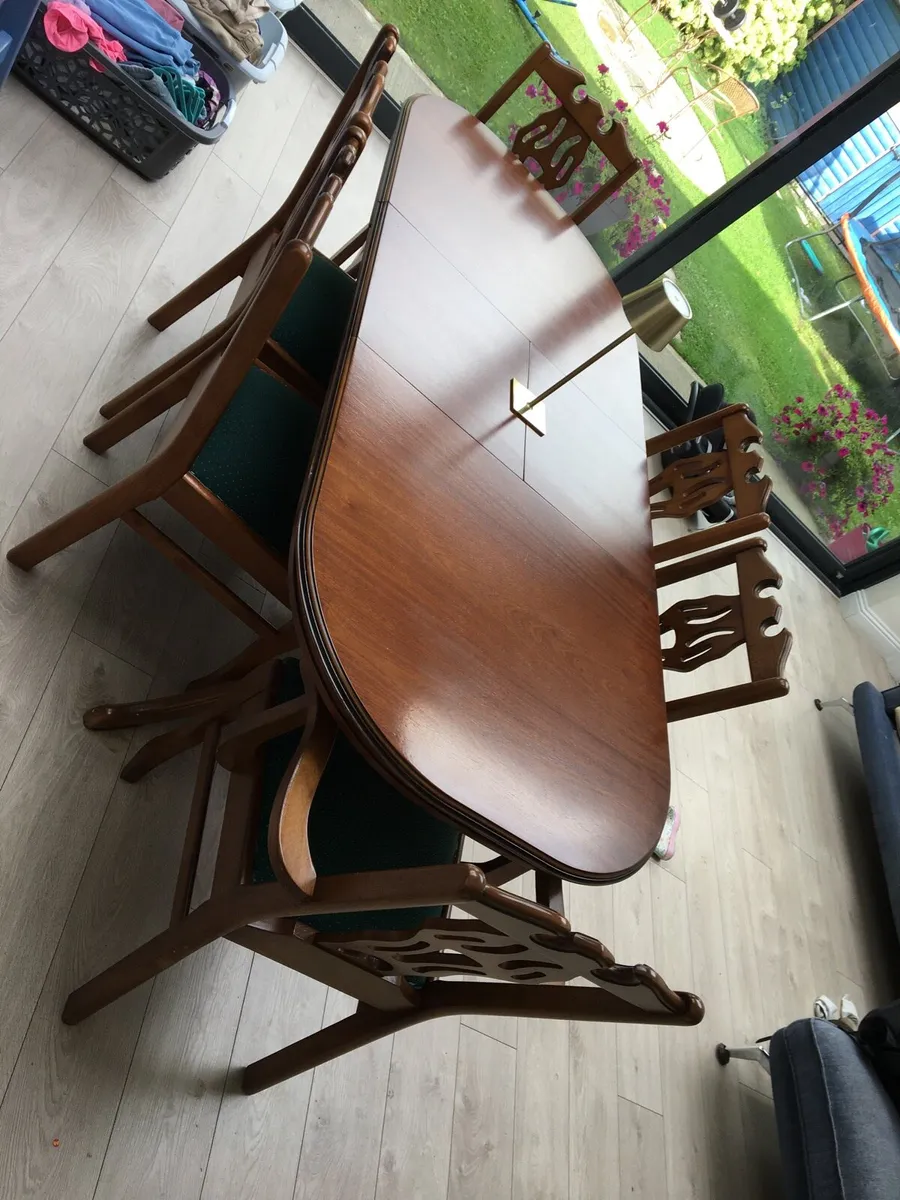 Table & chairs - Image 2