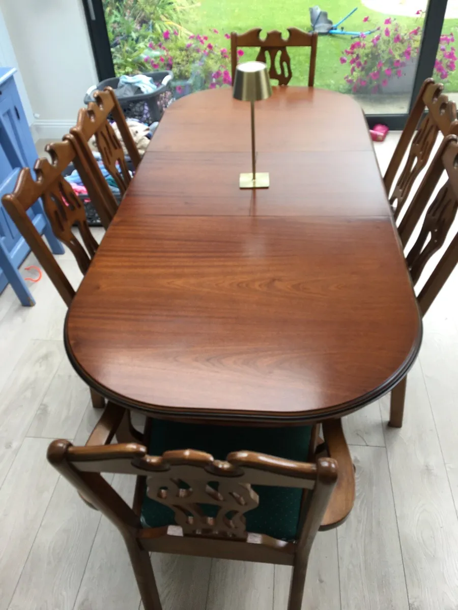 Table & chairs - Image 3