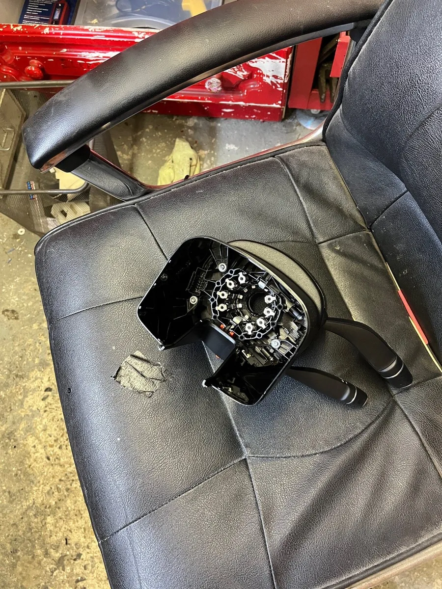 Mercedes c class steering control unit - Image 4