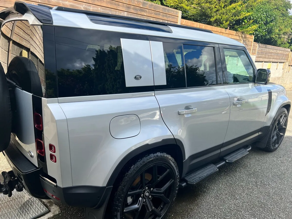 Land Rover Defender - Image 3