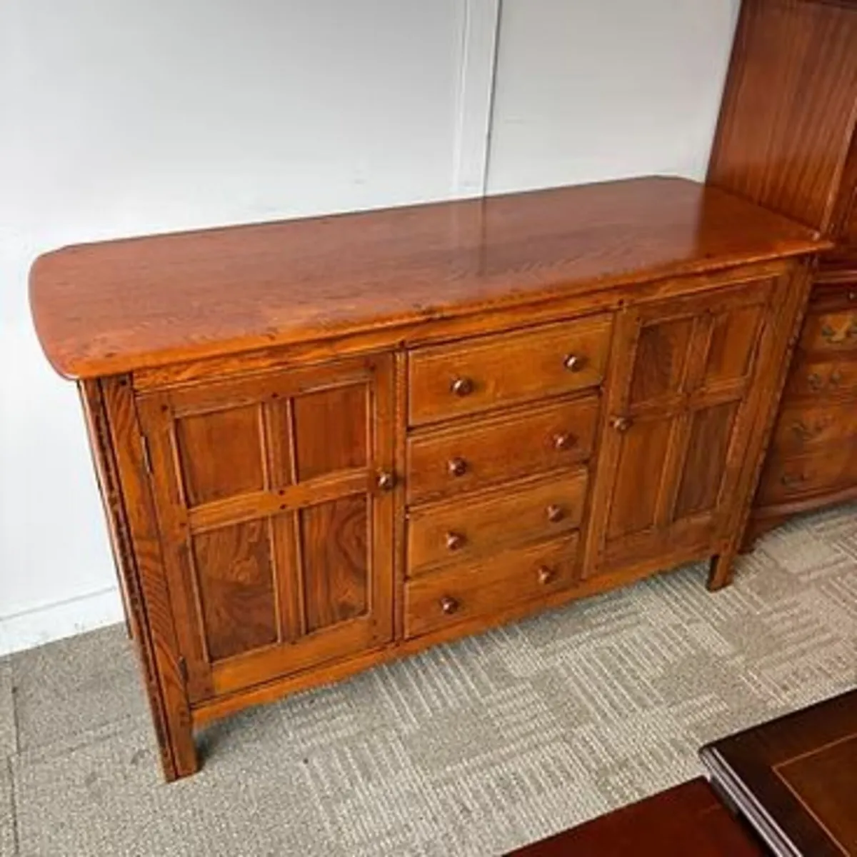 Fabulous antique oak sideboard. Enclosed of 4 draw