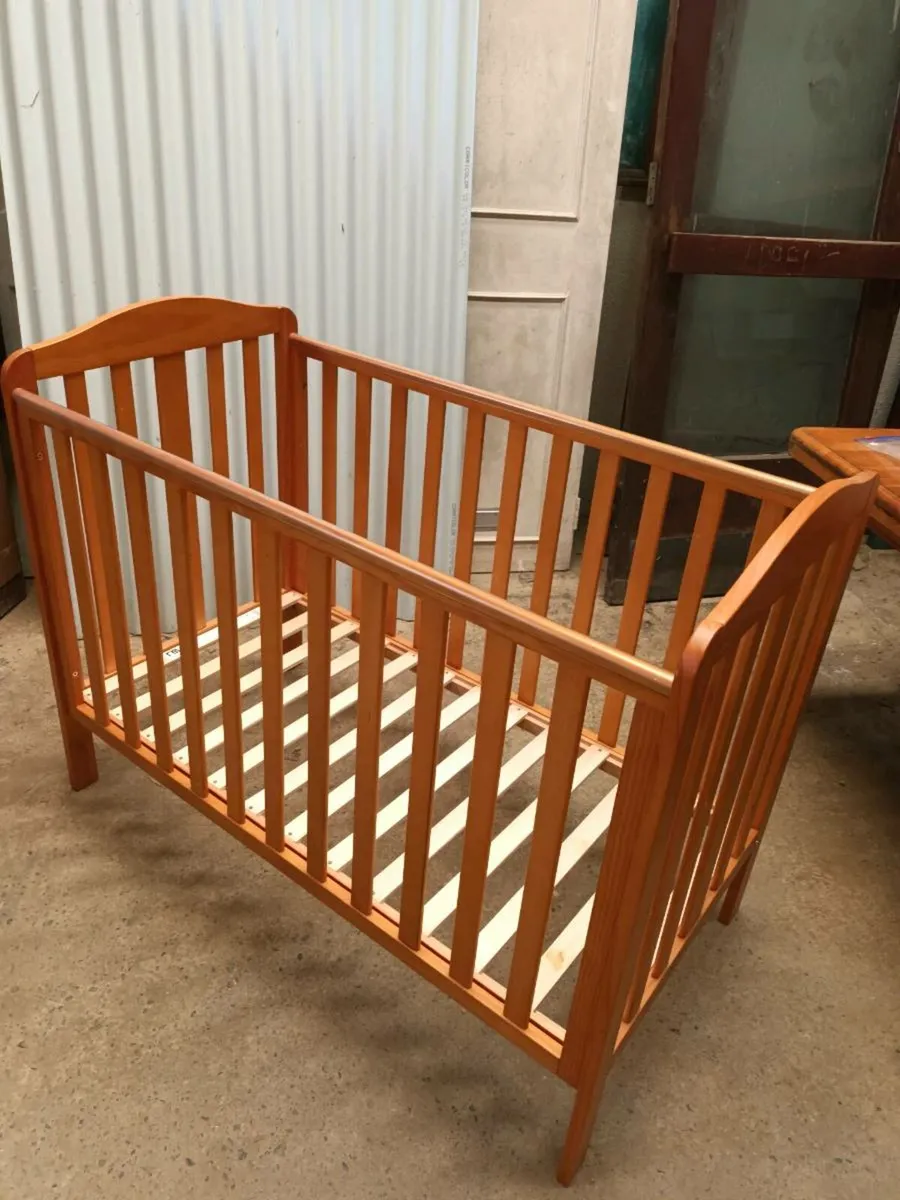 Baby's Cot - Image 1