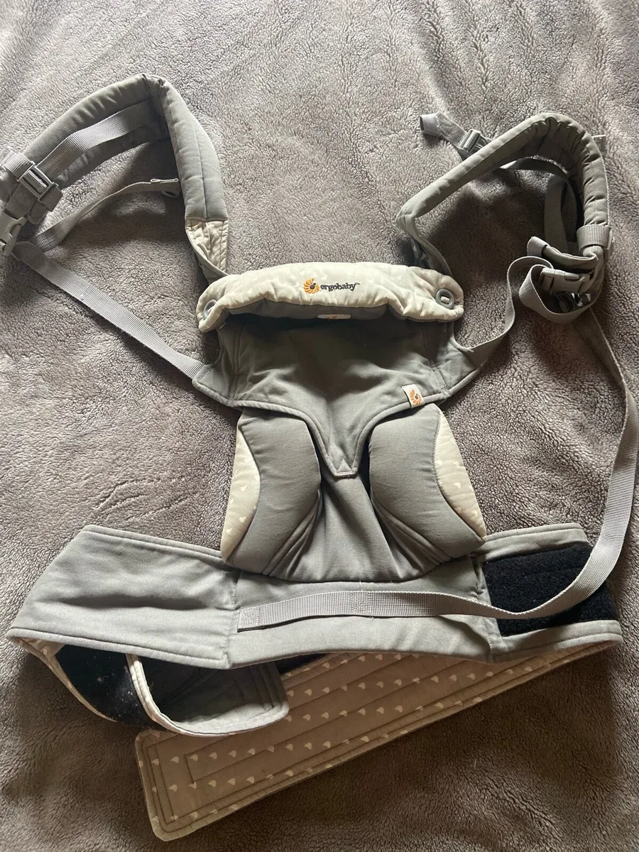Ergo baby carrier / sling with newborn insert - Image 1