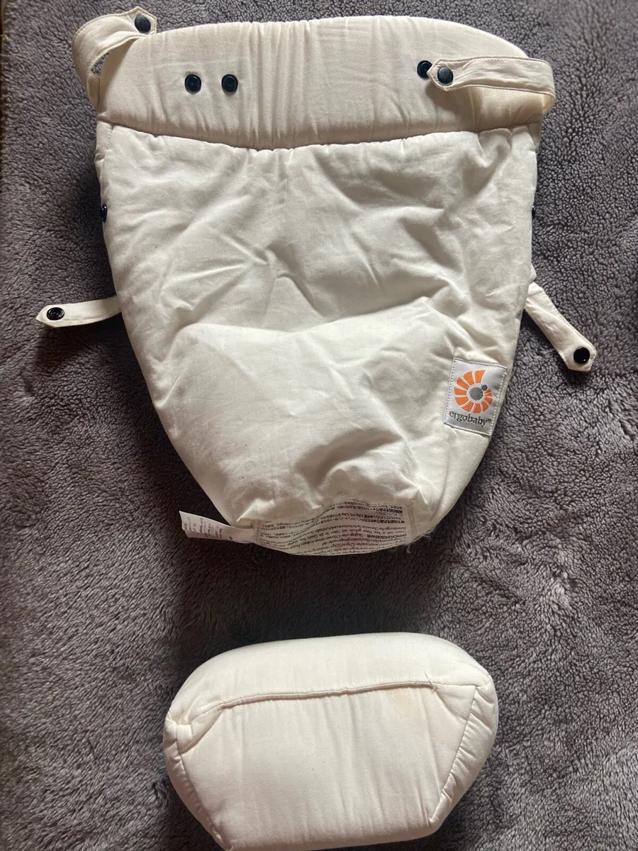 Ergo baby carrier / sling with newborn insert - Image 4