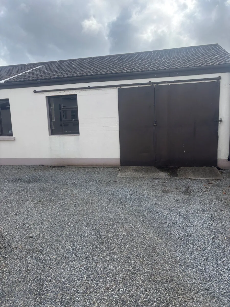 Garage - Image 4