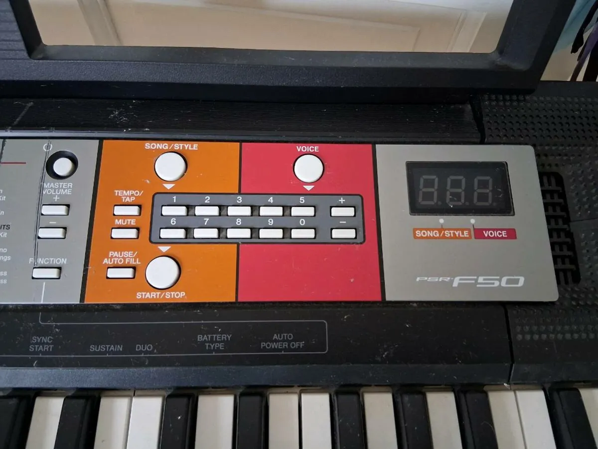 Keyboard and stool - Image 1