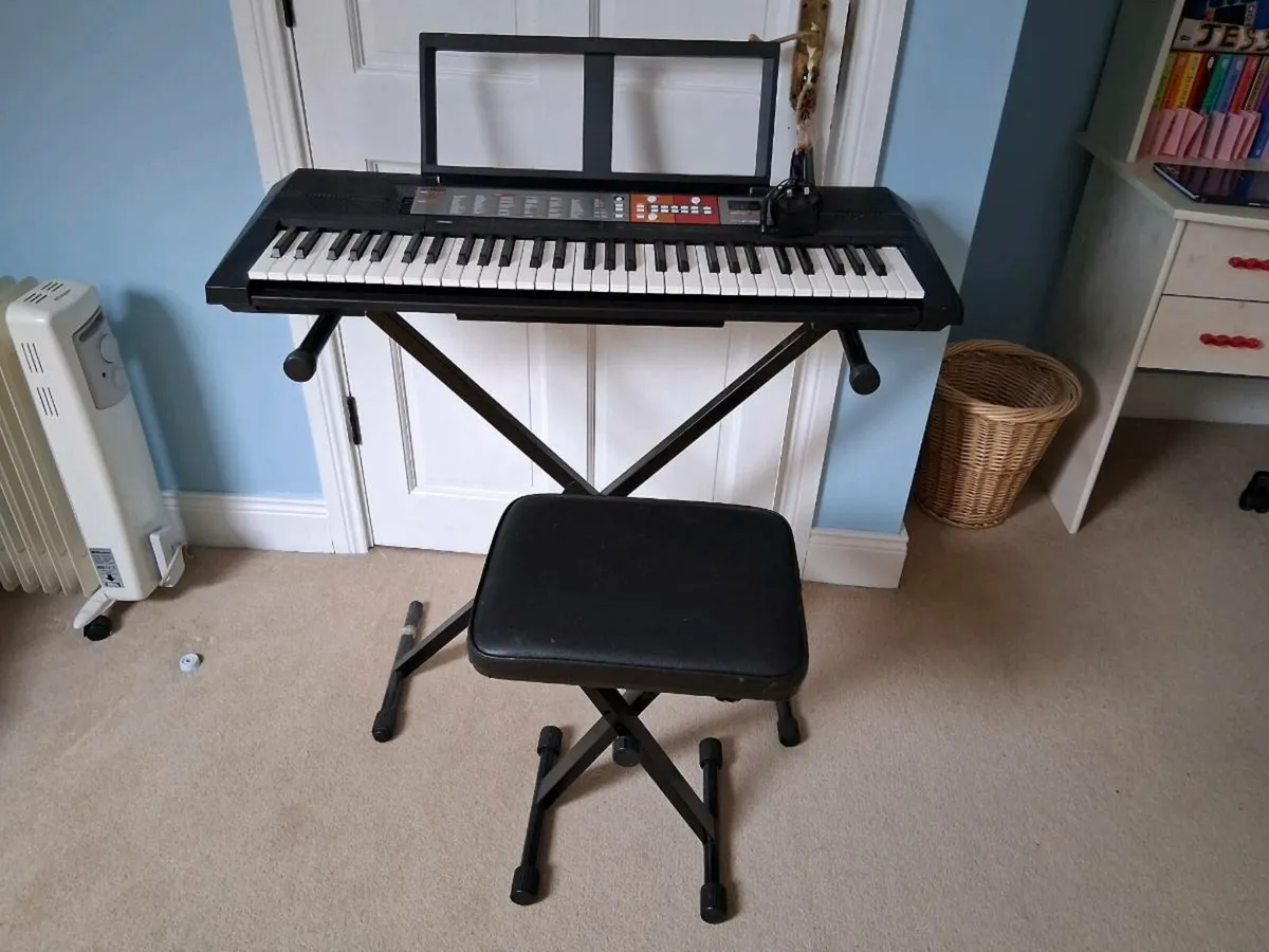 Keyboard and stool - Image 3