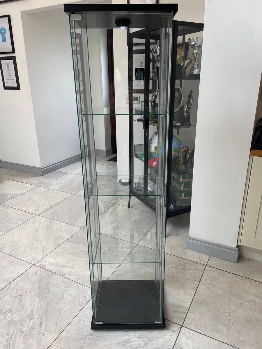 4 shelf glass cabinet - Image 2