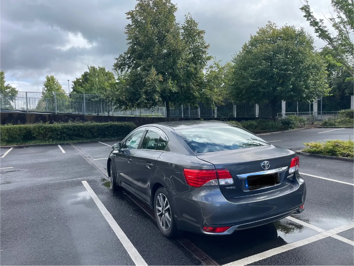 Toyota Avensis 2012 - Image 2