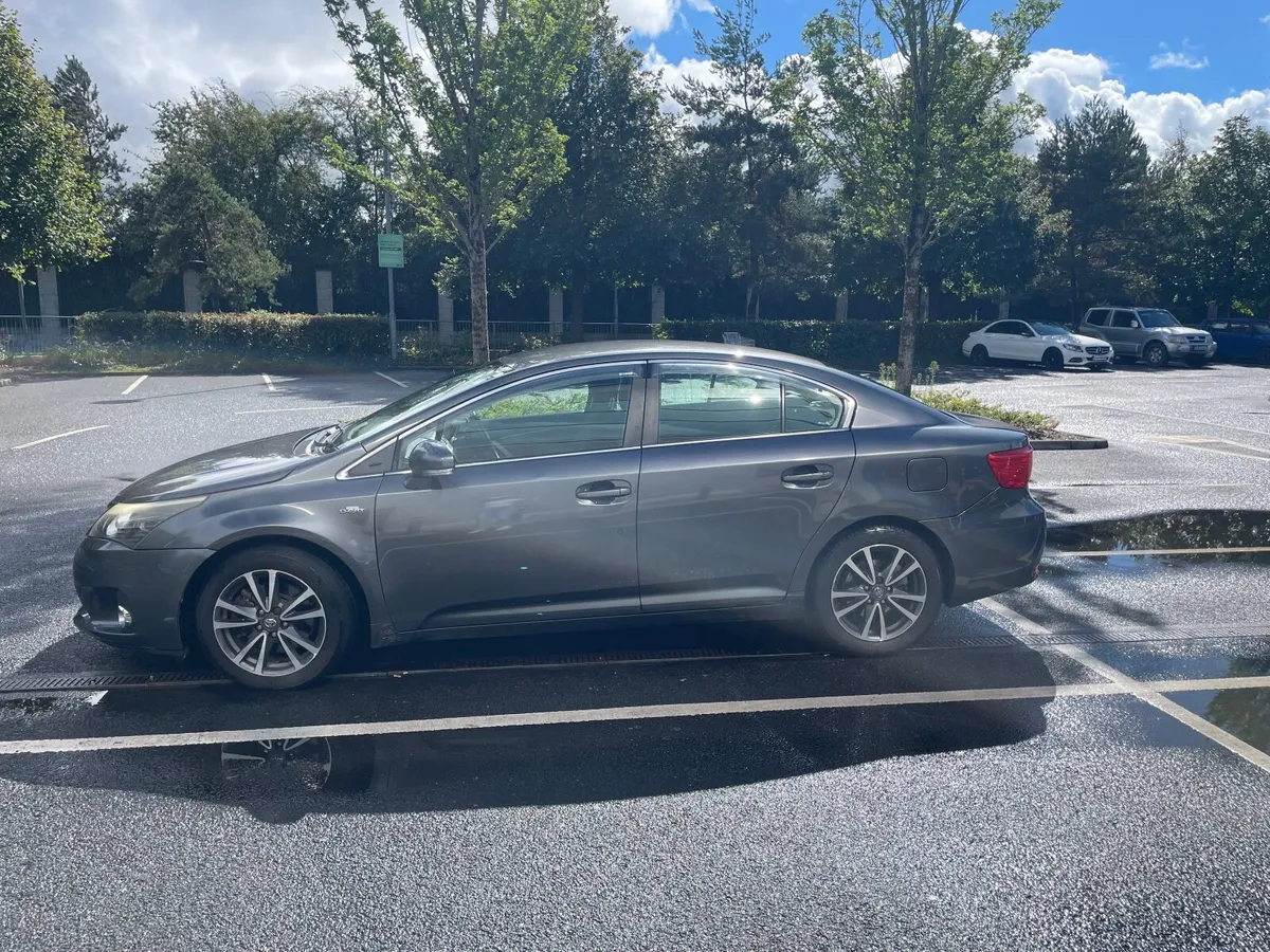 Toyota Avensis 2012 - Image 1