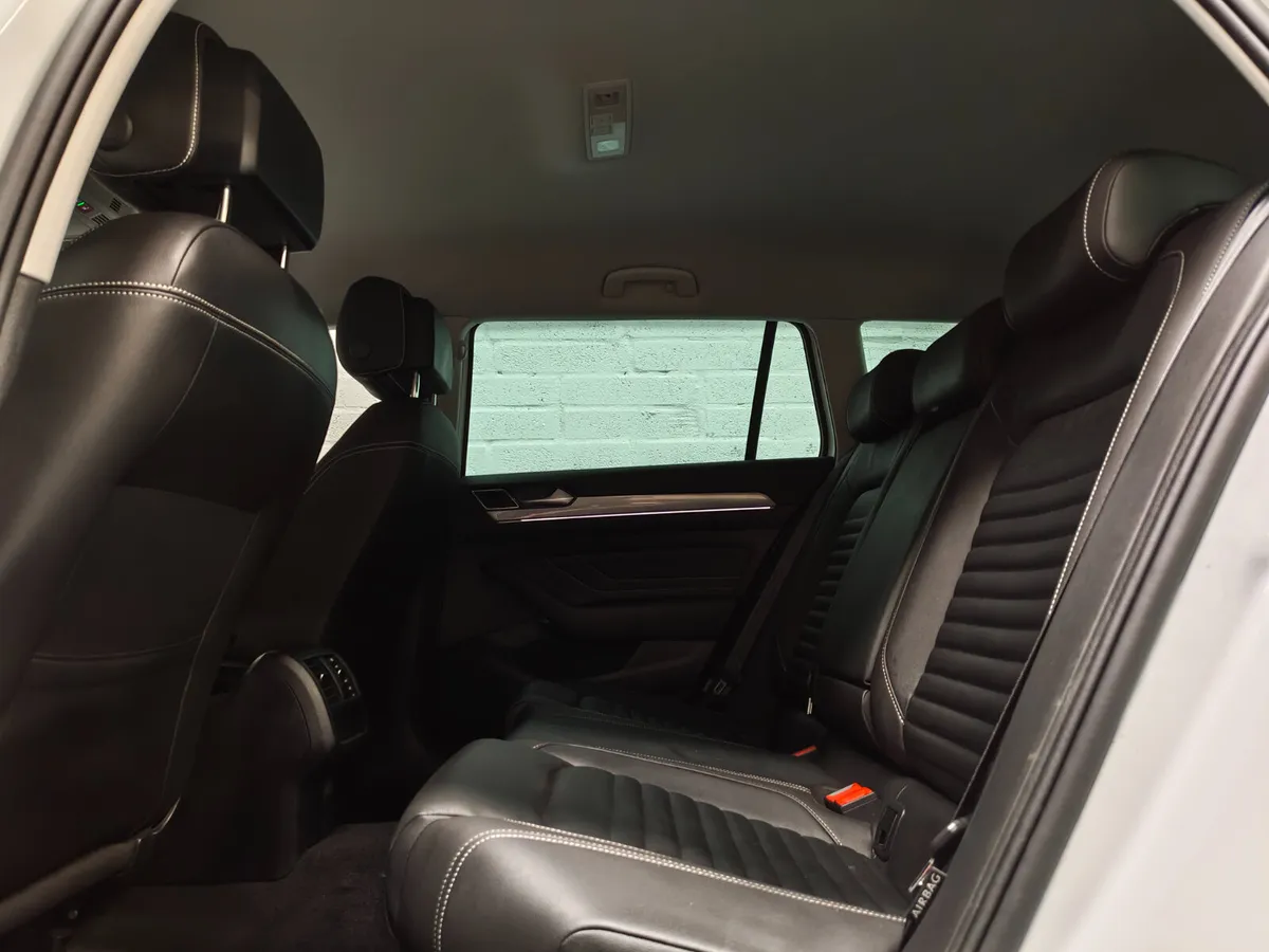 Volkswagen Passat 2021 AUTO GTE FULL SPEC - Image 4