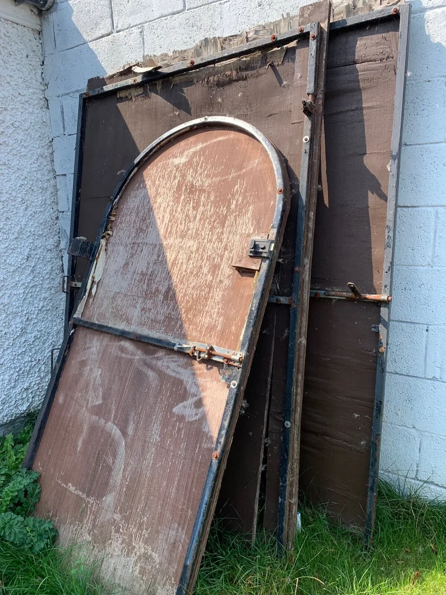 Gates - Image 2