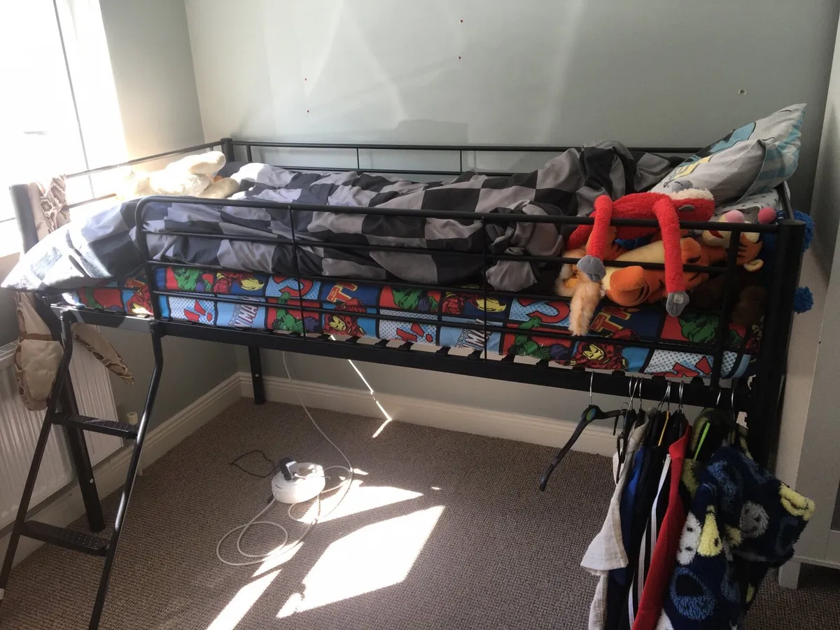 Bunk bed