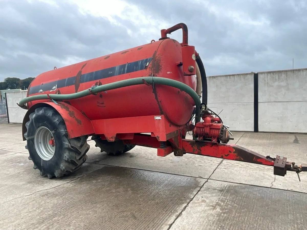 HI-SPEC 2000 GALLON SINGLE AXLE SLURRY TANKER - Image 1