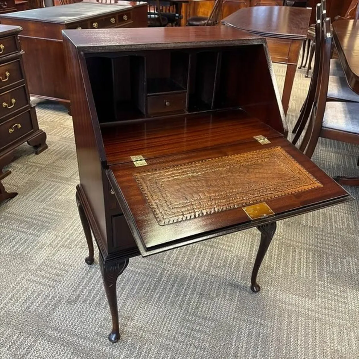 Beautiful mahogany writing bureau. Tan leather dro - Image 2