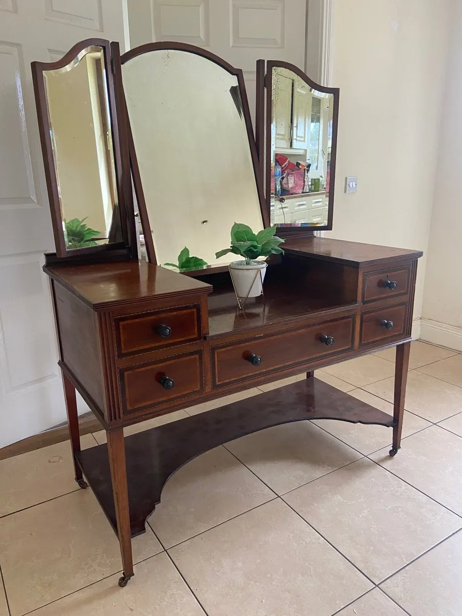 Edwardian Mahogany and Rosewood dresser - Image 1