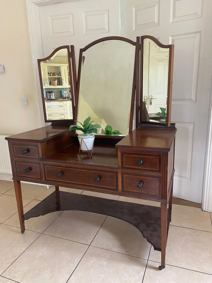 Edwardian Mahogany and Rosewood dresser - Image 2