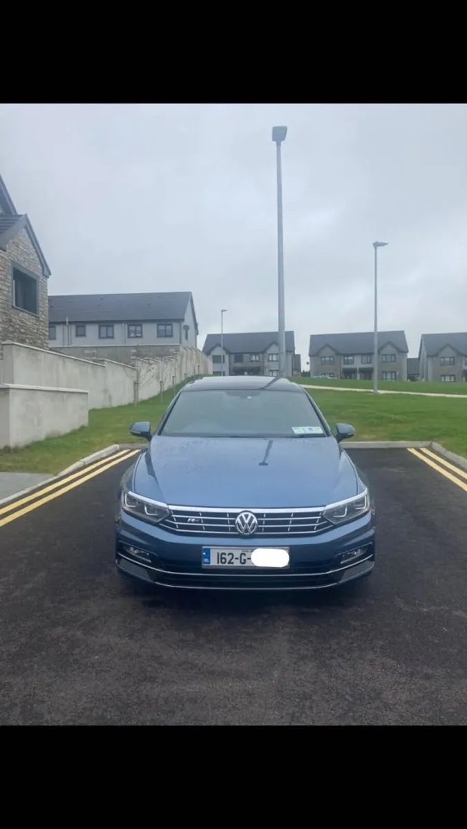 Volkswagen Passat car - Image 4