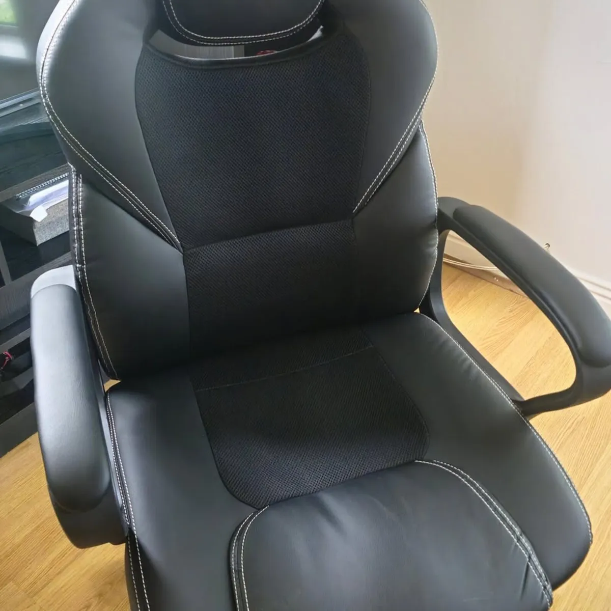 Gaming Chair - Image 3