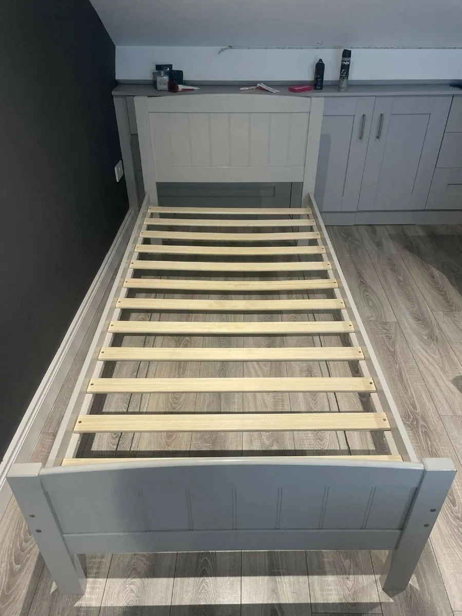 Single bed - Image 2