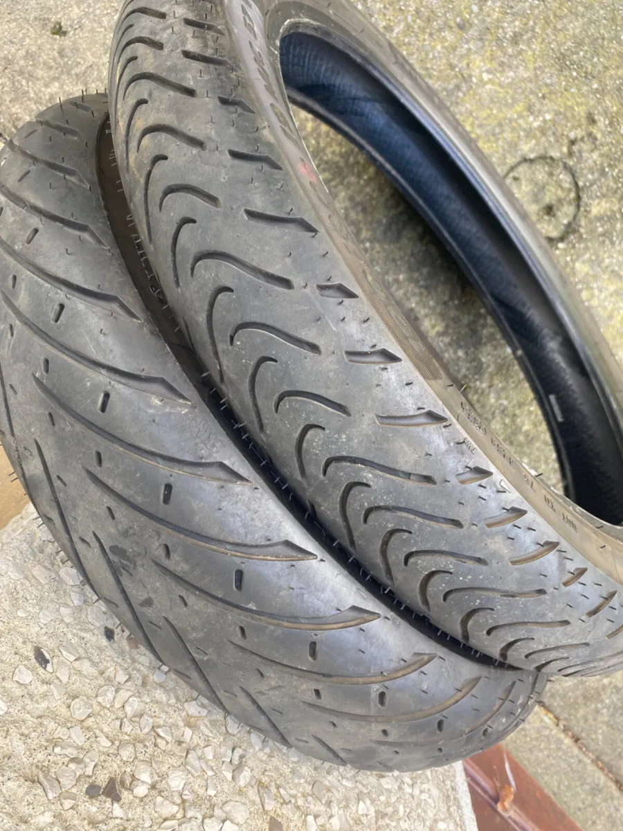 Metzeler Roadtec 01 Motorbike Tyres - Image 1