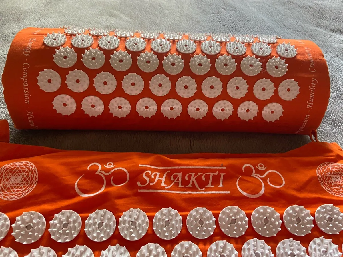 For Sale: Shakti Mat + Pillow Set – Orange - Image 2