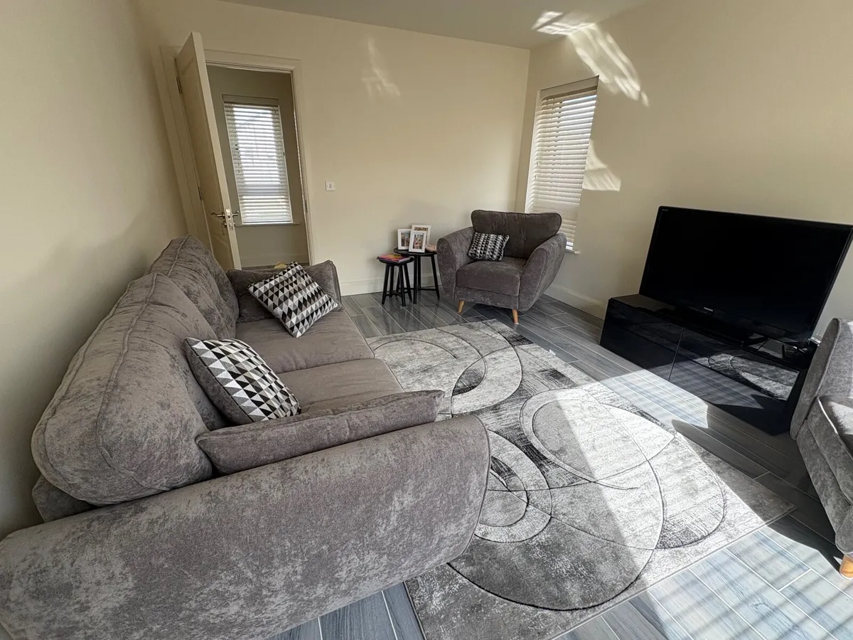 Sofa and 2 Arm Chairs - Image 4