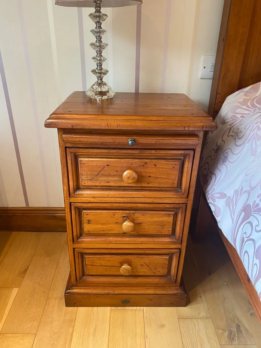 Heritage Yesteryear collection bedroom lockers - Image 1