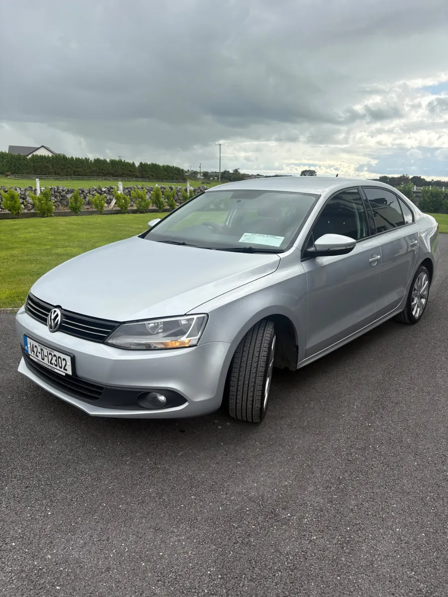 Volkswagen Jetta 2014 - Image 2