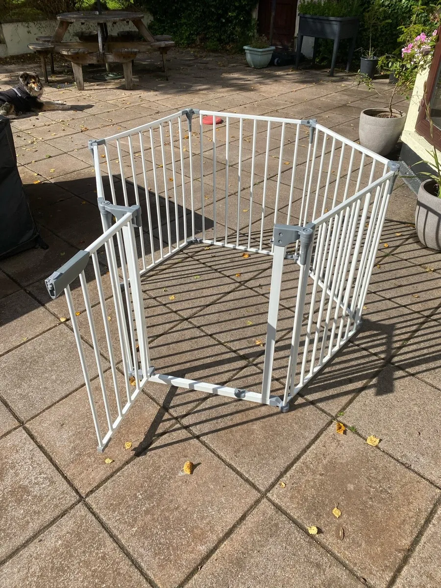 Play pen ( adjustable). - Image 2