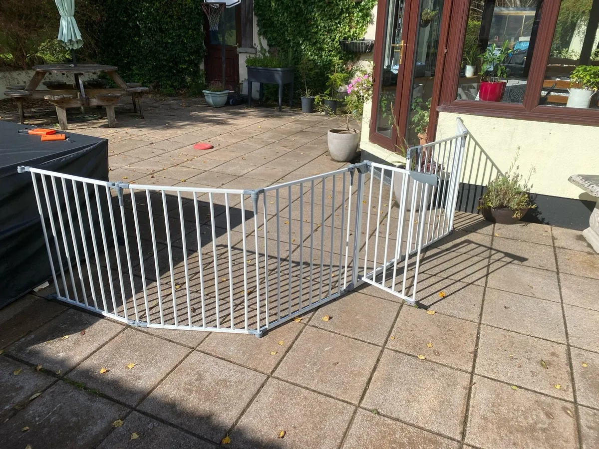 Play pen ( adjustable). - Image 3