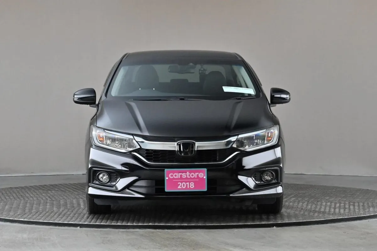 Honda Grace 1.5 Hybrid 4DR Auto  half Leather 9 a - Image 2
