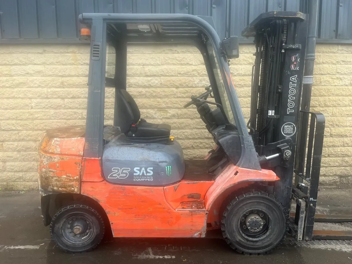 Forklifts Toyota hyster Mitsubishi - Image 3